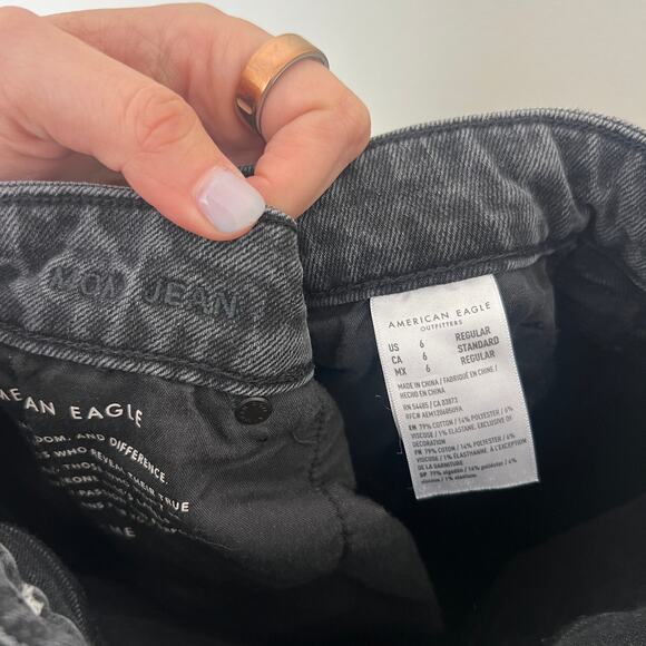 [American Eagle Outfitters] Washed Black High Rise Tapered Stretch Mom Jeans 6 - Picture 10 of 11